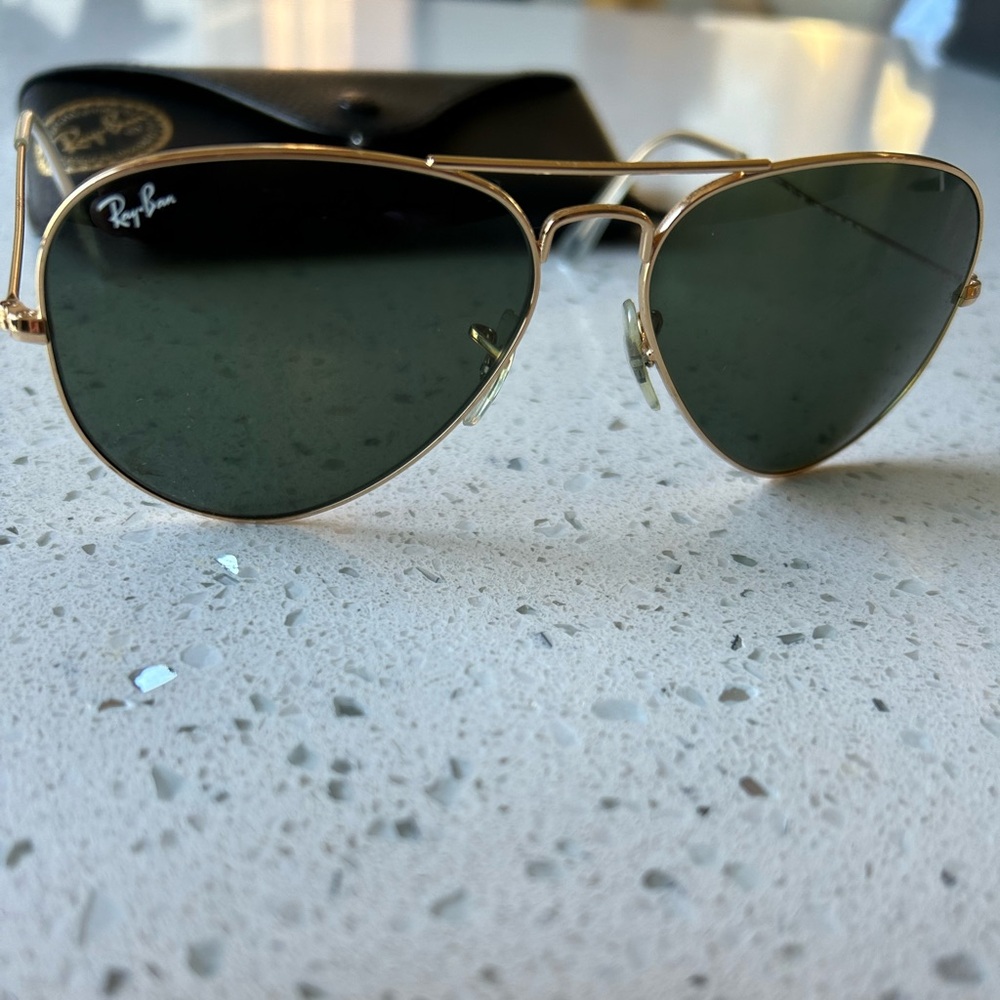 EUC Authentic Ray-Ban Gold Frame Aviators